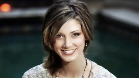 泰国新总理中文祝福国庆