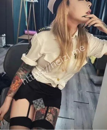 纹身学妹