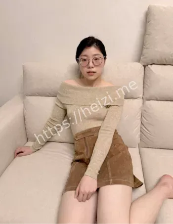 反差眼镜妹