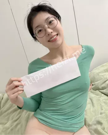 白嫩尤物