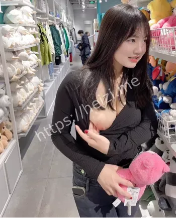 白嫩尤物