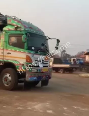 马里奥砍妻双手面部