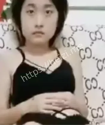 纹身精神母女家中直播