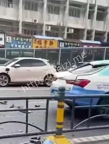 四位学生受重伤