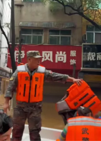 洪水红色预警