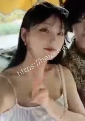 海滩比基尼