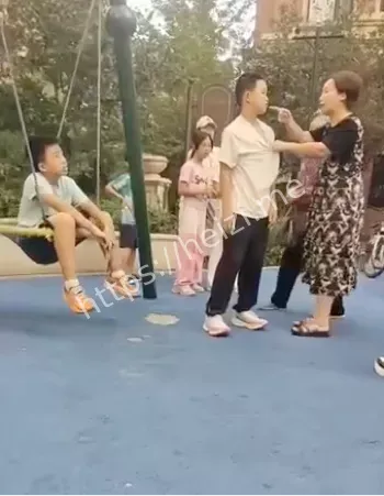 家长暴行曝光