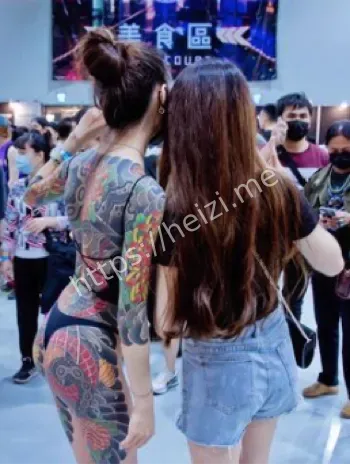 女模特才艺秀亲密互动