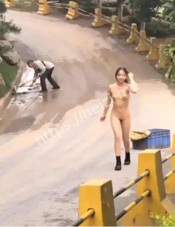 粉嫩少女