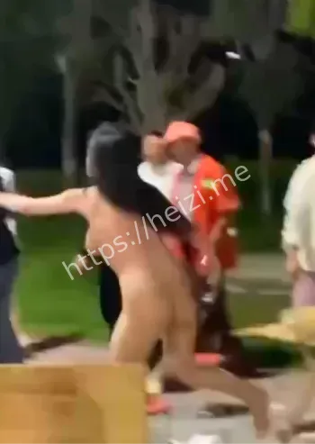 年轻女性酒后失态