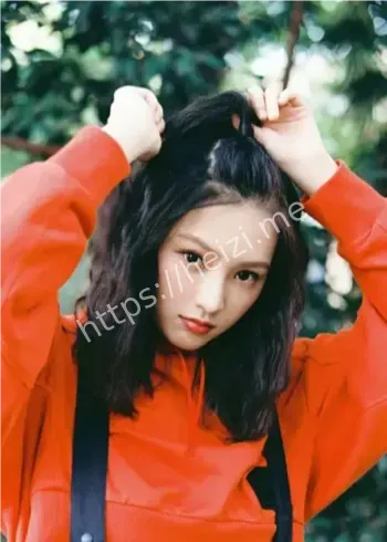 黄灿灿武大校花爆红