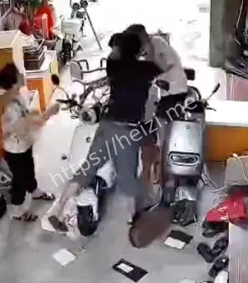 挥刀伤人