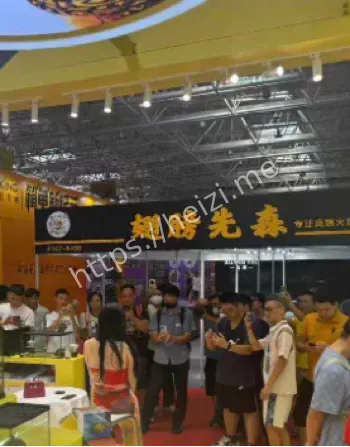 低胸超短裙黑丝