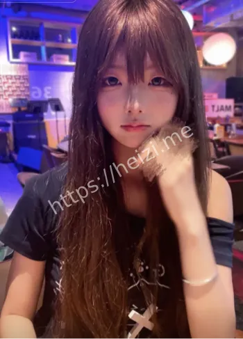 男友陪同约会热议