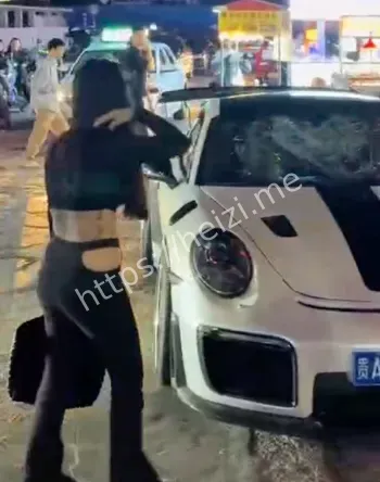 保时捷GT3被砸