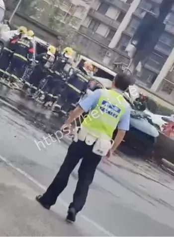 困在车内活活烧死