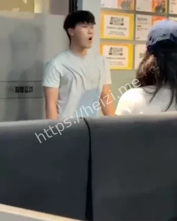 被两个女会员狂扇耳光