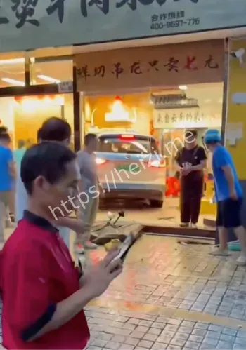 新手司机油门当刹车致死伤