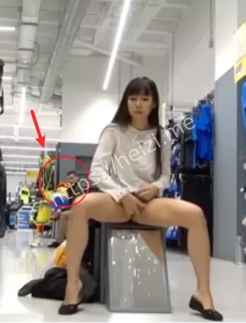 迪卡侬公共场所行为争议