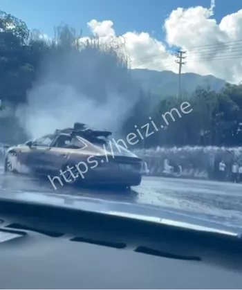 云南大理喜洲古镇蔚来ET8自燃