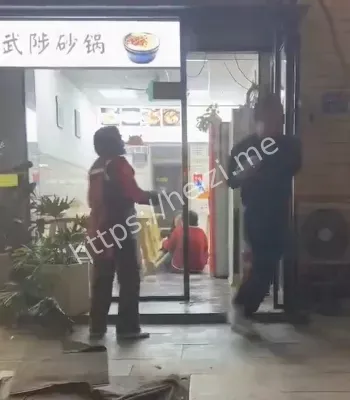 男子剪刀连捅女子