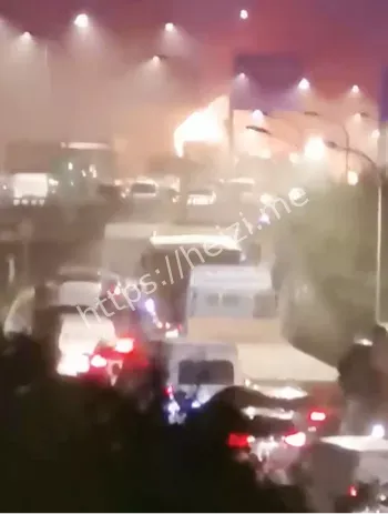 北京京良路吊车起火