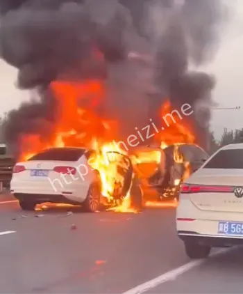 京哈高速唐山段追尾起火