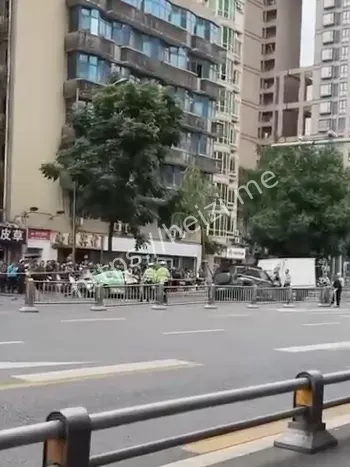 成都草市街交通事故