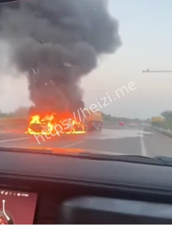 两车烧毁现场视频内幕