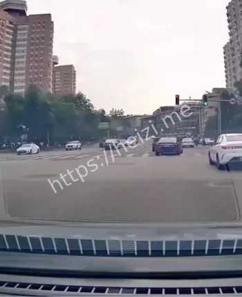 陈震逆行撞飞比亚迪