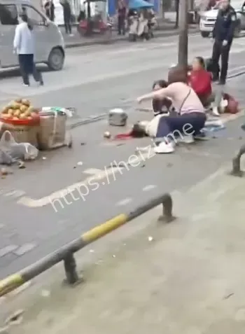 女司机油门误刹车5死8伤