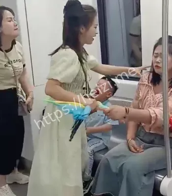 车厢混战引混乱