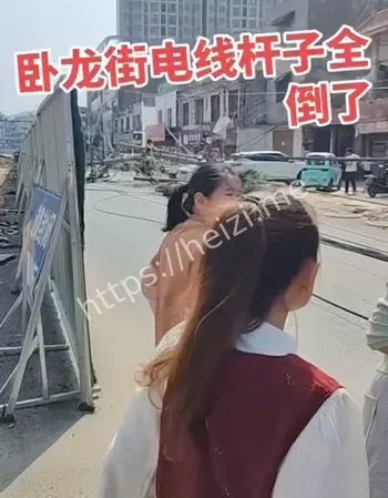 电线杆倒塌
