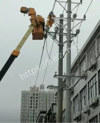电线杆倒塌