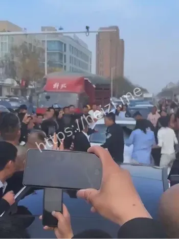 原配砸车捉奸聊天记录细节