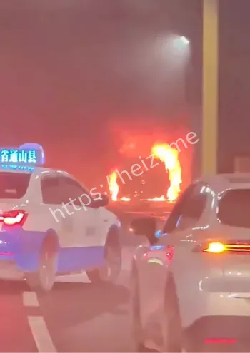 汉口长江隧道自燃事故现场