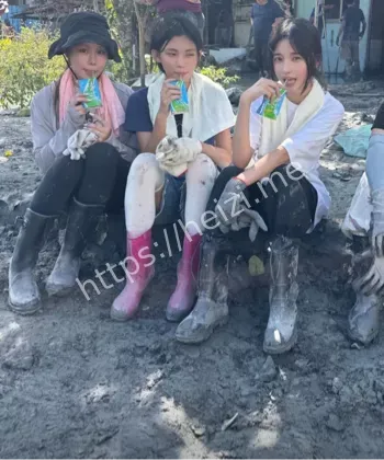 官兵摆拍综艺风