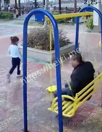 男子公园猥亵女童