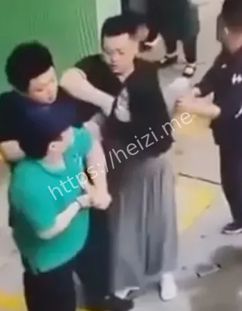 持刀捅死父亲小三