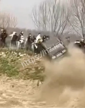 车手失控致14伤