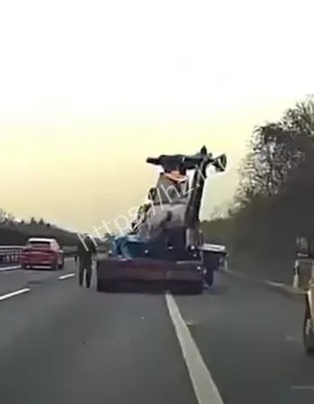 大货车撞了直升飞机