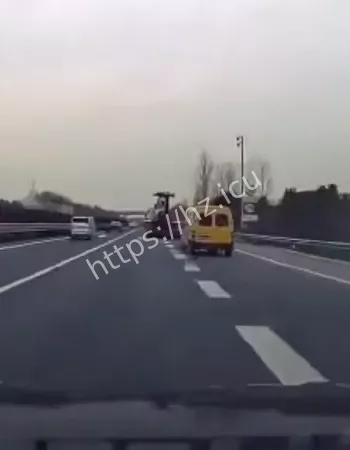 大货车撞了直升飞机