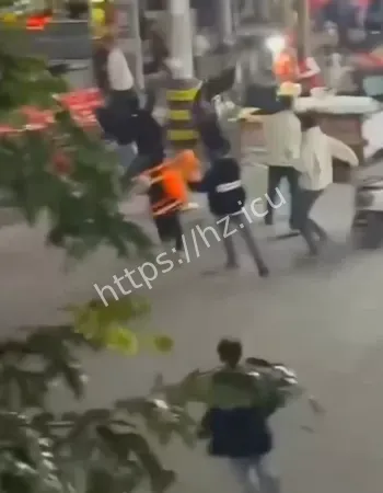 场面瞬间失控