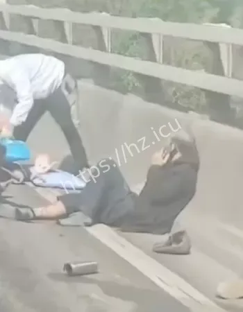 四川宜宾金沙江桥车祸