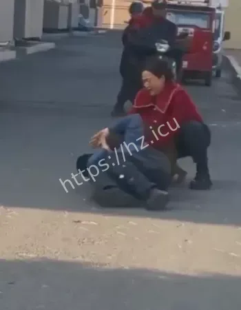 路人拍下惨烈全程