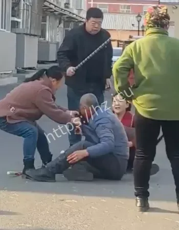 路人拍下惨烈全程