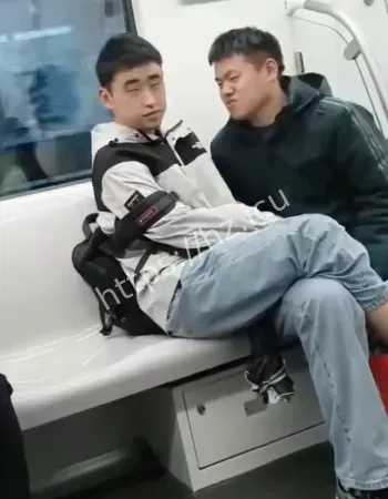 完全不顾外界的眼光