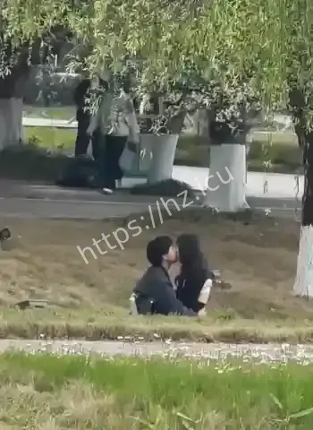 白嫩娇躯被渣男打到通红