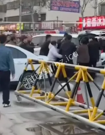 棺材堵校门事件