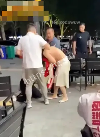 前任现任当街互撕